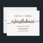 モダンな結婚式の報告スタイルでおしゃれに！「Tying the Knot」おふたりの結婚式のご案内 セーブザデート<br><div class="desc">berryberrysweet.comのモダンな「Tying The Knot」デザインの楽しい結婚式の事前お知らせカードで、ニュースを広めましょう。</div>