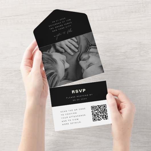 モダンな結婚式の白黒写真QRコードRSVP オールインワン招待状 (貼ってはがせる)