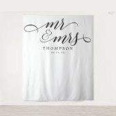 モダンな結婚式の背景バナー Mr & Mrs タペストリー (正面)