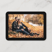 モダンな結婚式のQRコード付招待状　白黒写真 エンクロージャーカード (裏面)