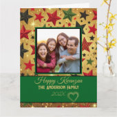 モダンな緑と金のパターンが家族の写真とクワンザを祝う カード (黄色い花)