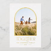 モダンな緑のミニマルなアーチの写真を一緒に 箔シーズンカード (正面)