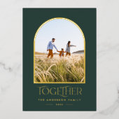 モダンな緑のミニマルなアーチの写真を一緒に 箔シーズンカード (正面)