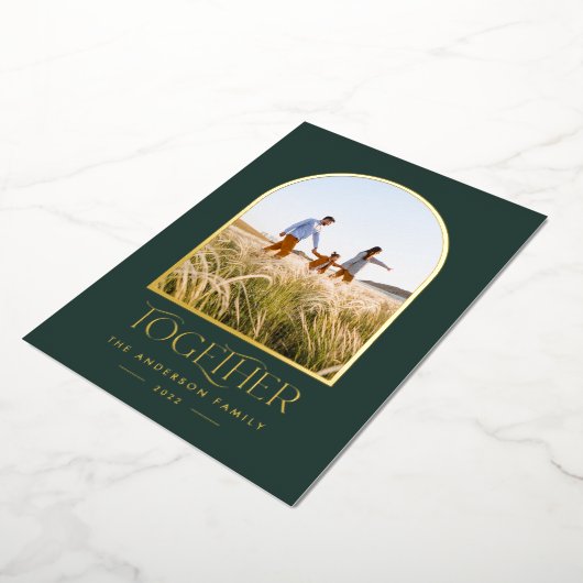 モダンな緑のミニマルなアーチの写真を一緒に 箔シーズンカード (回転した状態)