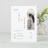 モダンな縦書きタイポグラフィーの結婚式テンプレート 招待状 (スタンド正面)