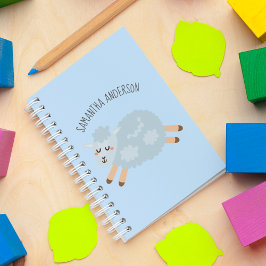 モダンな美しさ パステルブルーの羊と子供の名前 ノートブック