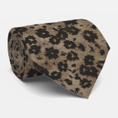 モダンな花柄 ネイビーブラウン×ブラックの現代的な花 ネクタイ (ロール)