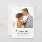 モダンな花飾りと2つのゴールドリングの結婚式 招待状 (裏面)