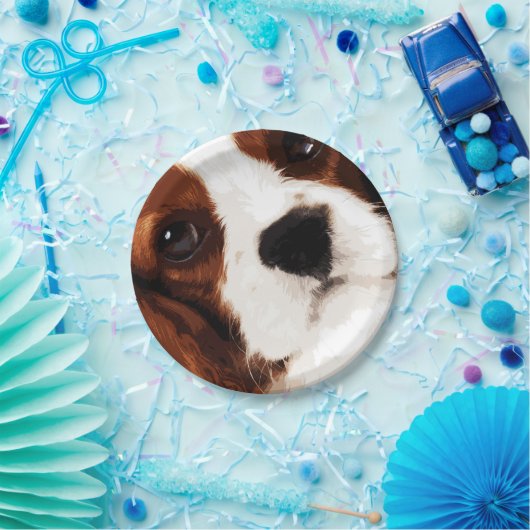 モダンな茶色の無頓着なチャールズ王スパニエル犬 ペーパープレート (パーティー)