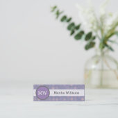 モダンな薄紫の紫色の水玉模様パターンモノグラム スキニー名刺 (スタンド正面)