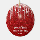 モダンな赤いカップル ファーストクリスマス ネーム セラミックオーナメント (左)