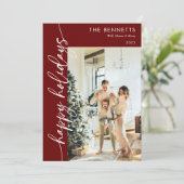 モダンな赤いスクリプトで楽しいホリデーシーズンの写真コラージュ シーズンカード (スタンド正面)