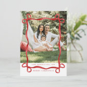 モダンな赤いリボンのクリスマス写真 招待状 (スタンド正面)