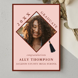 モダンな赤い卒業帽の写真発表 招待状