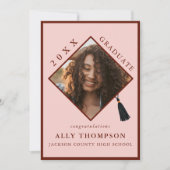 モダンな赤い卒業帽の写真発表 招待状 (正面)