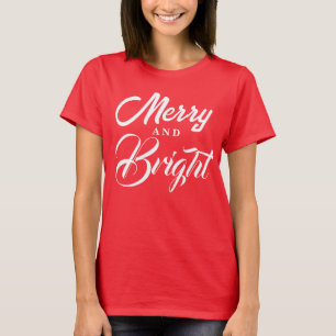 モダンな赤い女性用クリスマスデザイン「Merry and Bright」 Tシャツ
