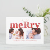 モダンな赤い「Merry」タイポグラフィーフォト家族 シーズンカード (スタンド正面)