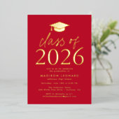 モダンな赤と金の2026年卒業パーティー 箔招待状 (立ち正面)