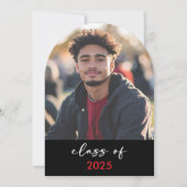 モダンな赤のタイポグラフィー アーチ 卒業発表 招待状 (裏面)