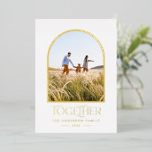 モダンな赤のミニマルアーチの写真を一緒に 箔シーズンカード (立ち正面)