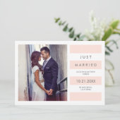 モダンな赤面のピンクのストライプ|のたった今結婚しましたの写真 案内状 (スタンド正面)