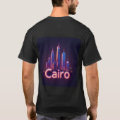 モダンな超高層ビルがあるカイロのネオンの夜景 Tシャツ (裏面)