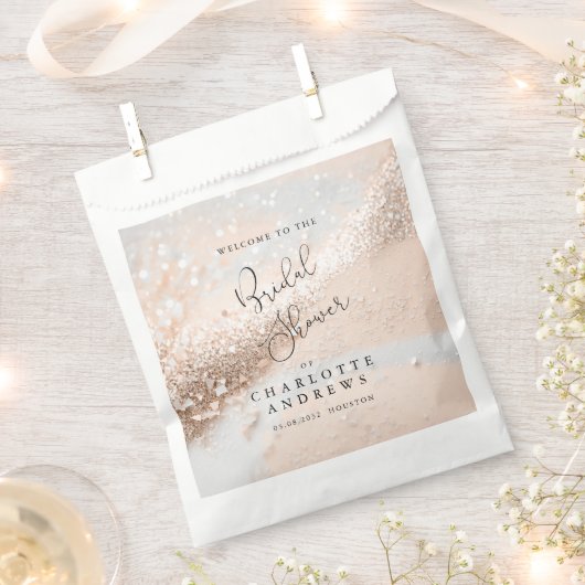 モダンな輝きのブライズシャワー フェイバーバッグ (クリップ留めされた状態)