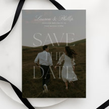 モダンな透明フォントの写真を使った結婚式の予告