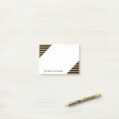 モダンな金ゴールドの黒のモノグラムの事務机の付箋 ポストイット (デスク上)