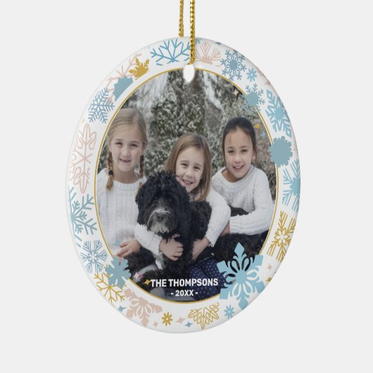モダンな雪片のピンクの青いクリスマスの家族写真 セラミックオーナメント (右)