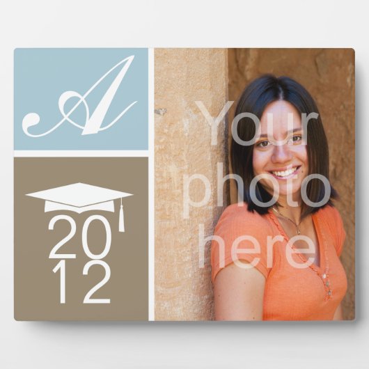 モダンな青色のブロックモノグラム卒業帽 フォトプラーク (正面)