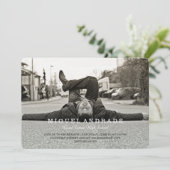 モダンな高等学校の写真の卒業パーティーの男の子 招待状 (スタンド正面)