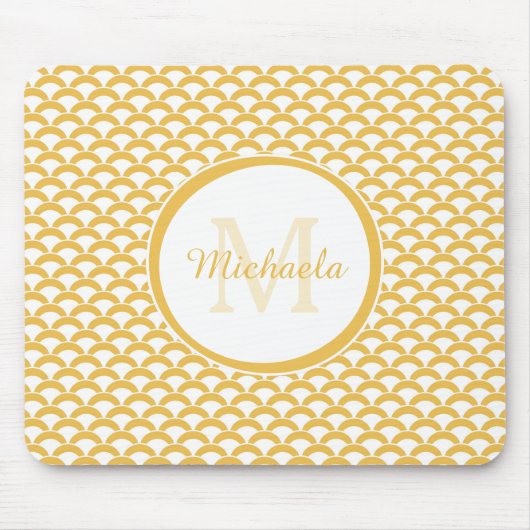 モダンな黄色および白はモノグラムおよび名前をスカラップで仕上げます マウスパッド (正面)