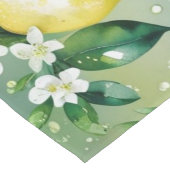 モダンな黄色のレモンと花のスクリプトを使用したウェディングシャワー ショートテーブルランナー (コーナー)