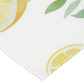モダンな黄色のレモン花柄スクリプトのブライズシャワー ショートテーブルランナー (コーナー)