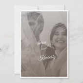 モダンな黒と白の写真付き結婚予定日カード 招待状 (裏面)