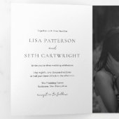 モダンな黒と白の写真　クラシックな結婚式 三つ折り招待状 (内部最初)