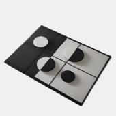 モダンな黒と白の幾何学抽象アート ドアマット (アングル)