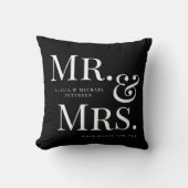 モダンな黒と白のMr.とMrs. カスタム名前 クッション (正面)