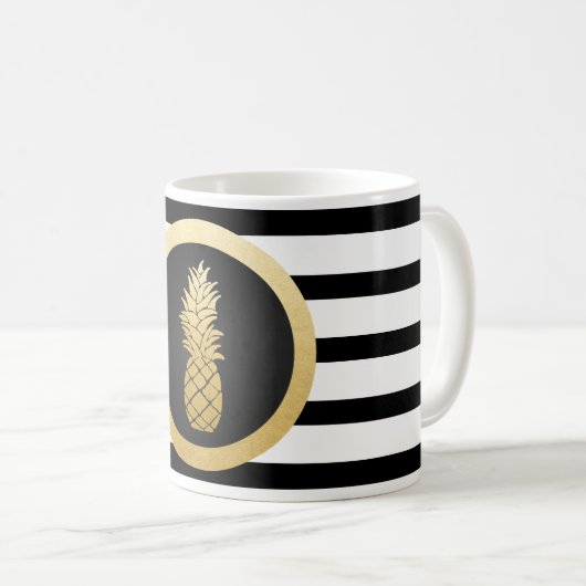 モダンな黒のストライプのフェイクな金ゴールドホイルのパイナップル コーヒーマグカップ (正面右)