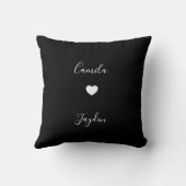 モダンな黒のミニマルハート結婚記念日 クッション (裏面)