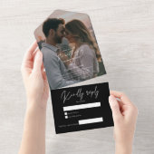 モダンな黒の結婚式の写真とRSVPの招待状 オールインワン招待状 (貼ってはがせる)