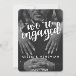 モダンな2枚の写真でエレガントな"We're Engaged" 案内状