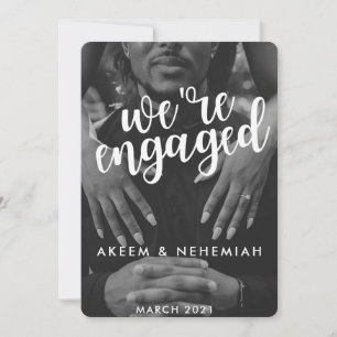 モダンな2枚の写真でエレガントな"We're Engaged" 案内状