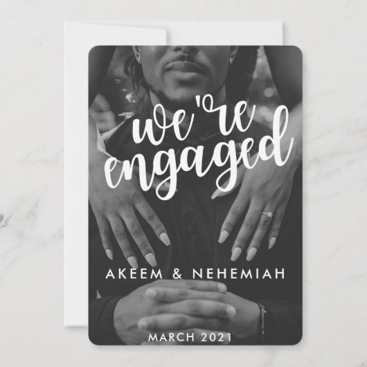 モダンな2枚の写真でエレガントな"We're Engaged" 案内状 (正面)