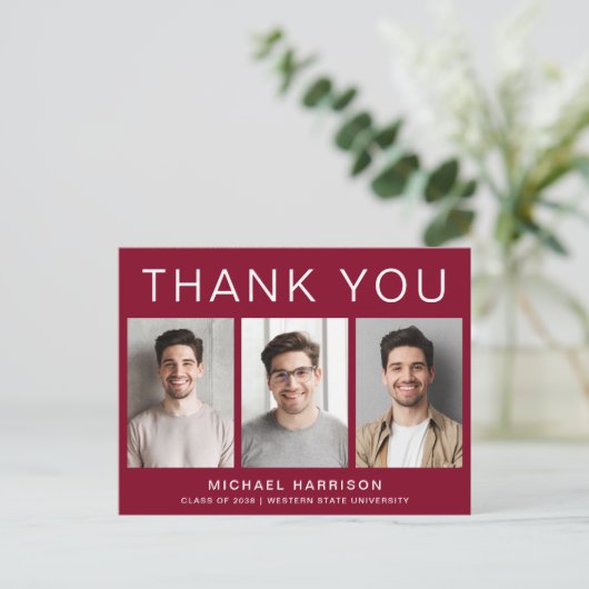 モダンな3枚の写真を使った卒業式のワインレッドの感謝メッセージカード ポストカード (スタンド正面)