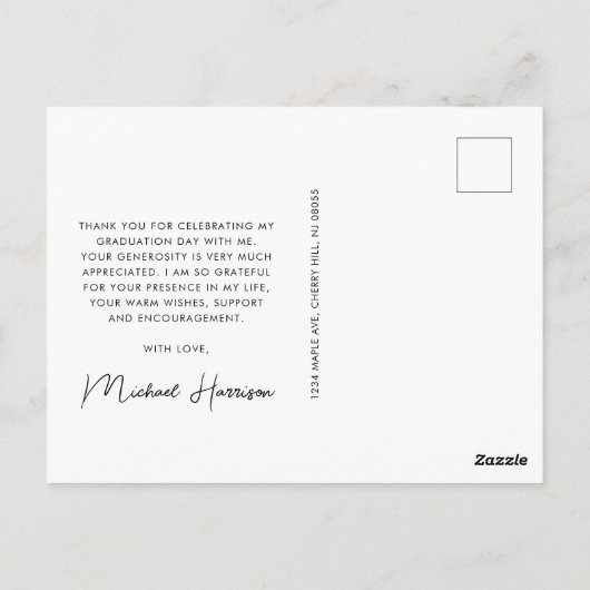 モダンな3枚の写真を使った卒業式のワインレッドの感謝メッセージカード ポストカード (裏面)