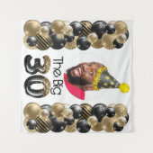 モダンな30歳の誕生日写真 黒と金 タペストリー (正面(横))