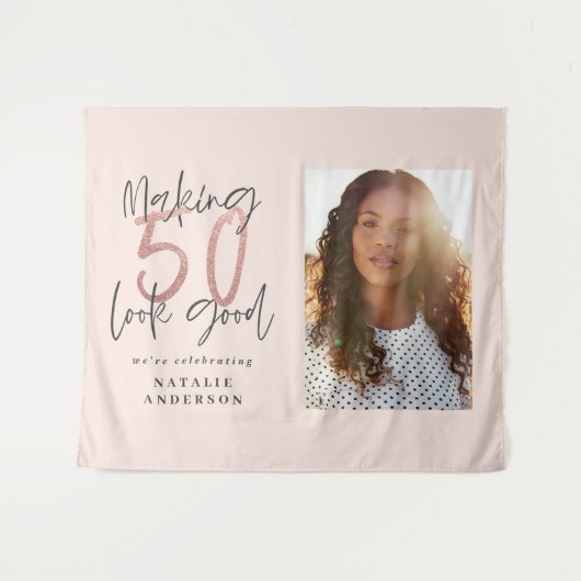 モダンな50歳の誕生日おしゃれなタイポグラフィーローズゴールド タペストリー (正面(横))