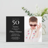 モダンな50歳の誕生日お祝い ブラック 写真入り 招待状 (スタンド正面)
